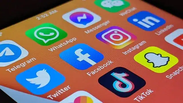 Conectividad constante en la tegnologia y la conectividad social