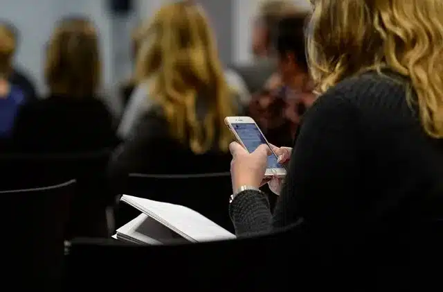 Disminución de la interacción cara a cara en la tecnología y la conectividad social